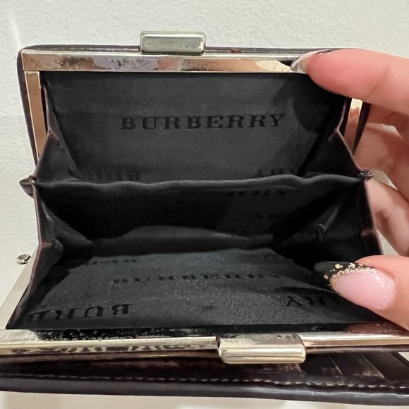 Burberry Nova Check Kiss Lock Wallet - Picture 2 of 9